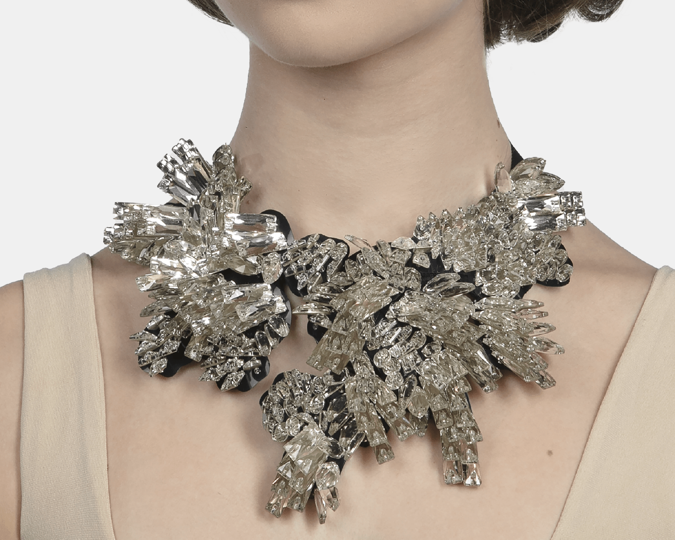 Edia Necklace - ALBOUSHIYA - district 5 - dubai - riyadh - abaya - dresses - designers - evening wear - luxury - elegance - craftsmanship - gowns - cocktail dresses - collections - georges