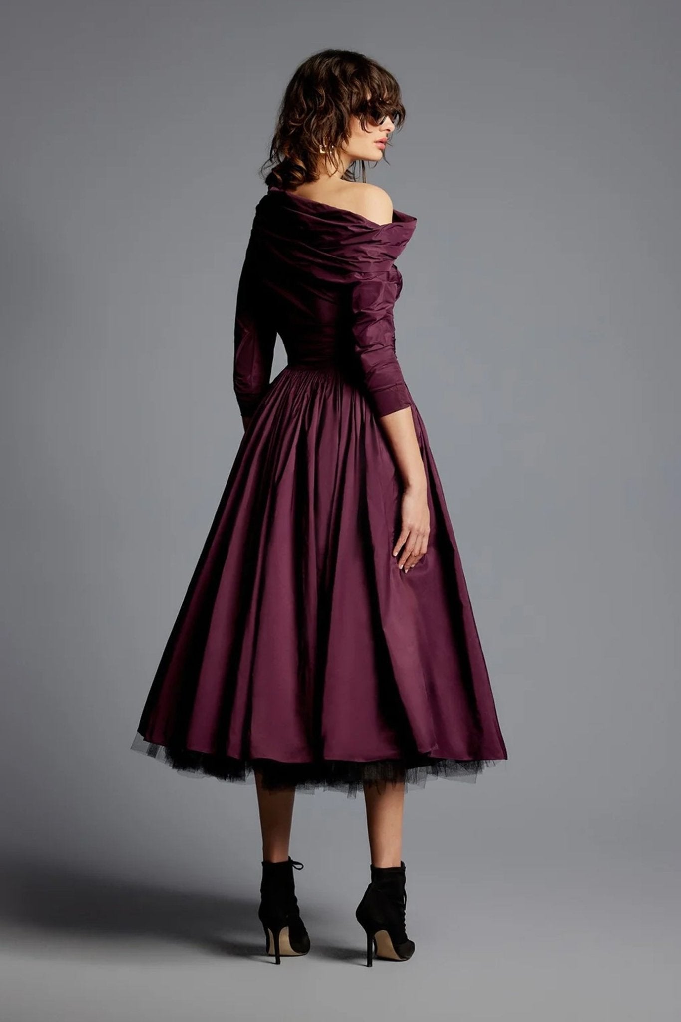 Mona Taffeta Drop Shoulder Midi Dress - ALBOUSHIYA - district 5 - dubai - riyadh - abaya - dresses - designers - evening wear - luxury - elegance - craftsmanship - gowns - cocktail dresses - collections - georges
