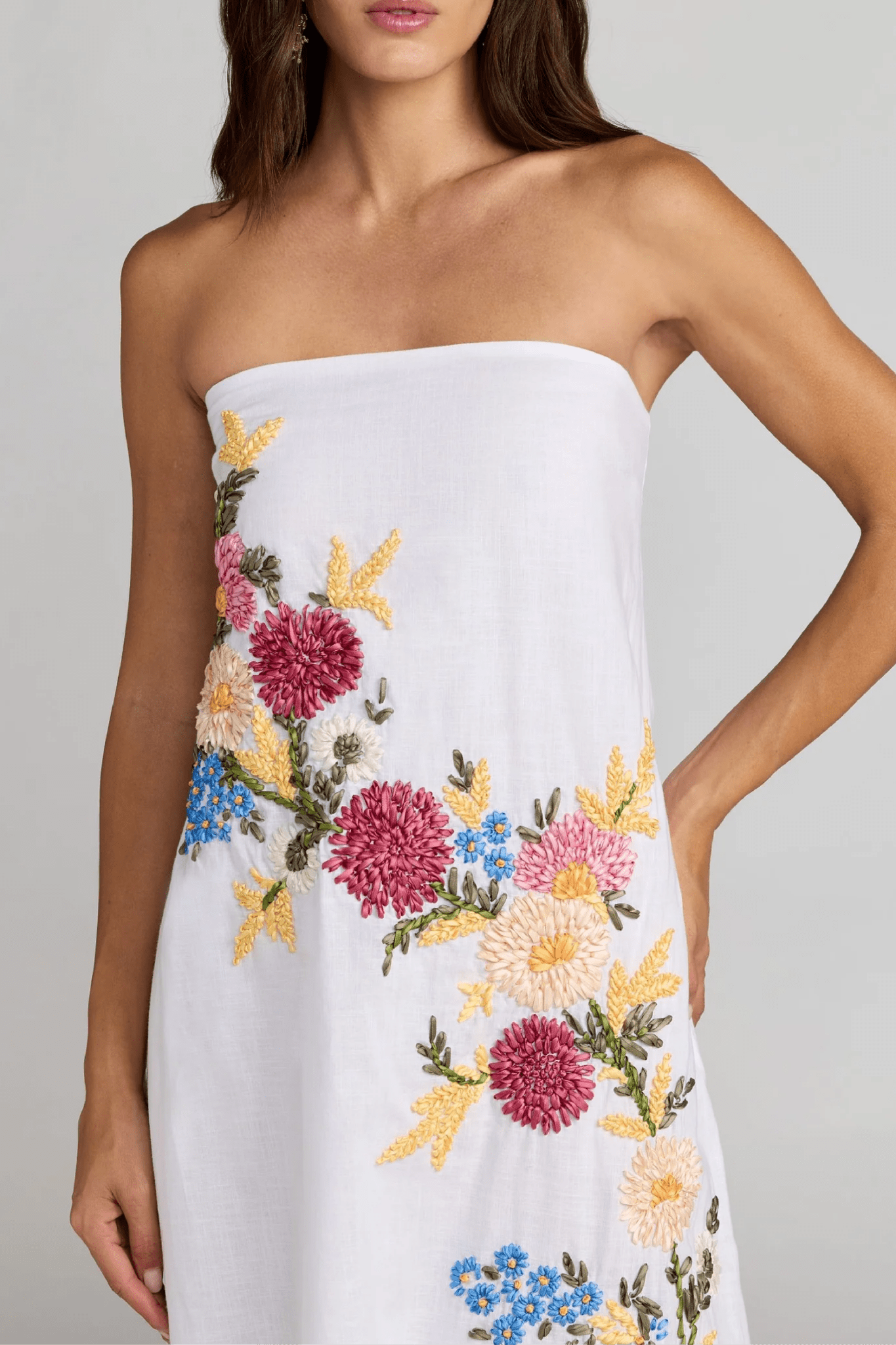 White Strapless Floral Embroidered Linen Gown - ALBOUSHIYA - district 5 - dubai - riyadh - abaya - dresses - designers - evening wear - luxury - elegance - craftsmanship - gowns - cocktail dresses - collections - georges
